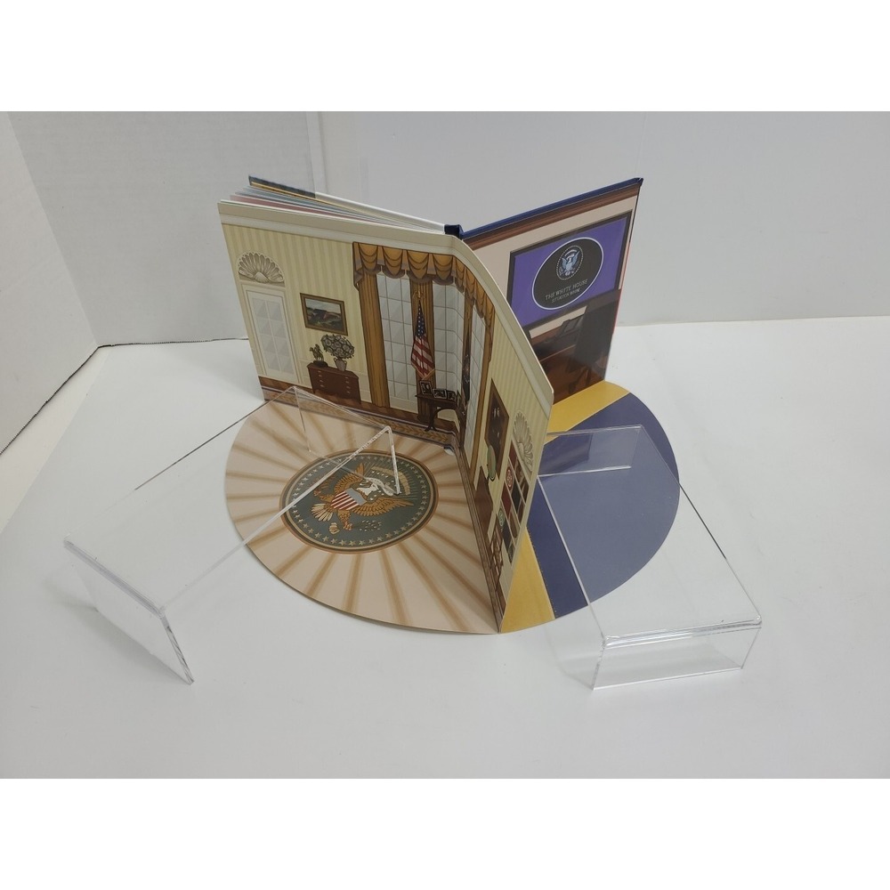 Hillary Rodham Clinton Presidential Playset: Includes Ten Paper Dolls